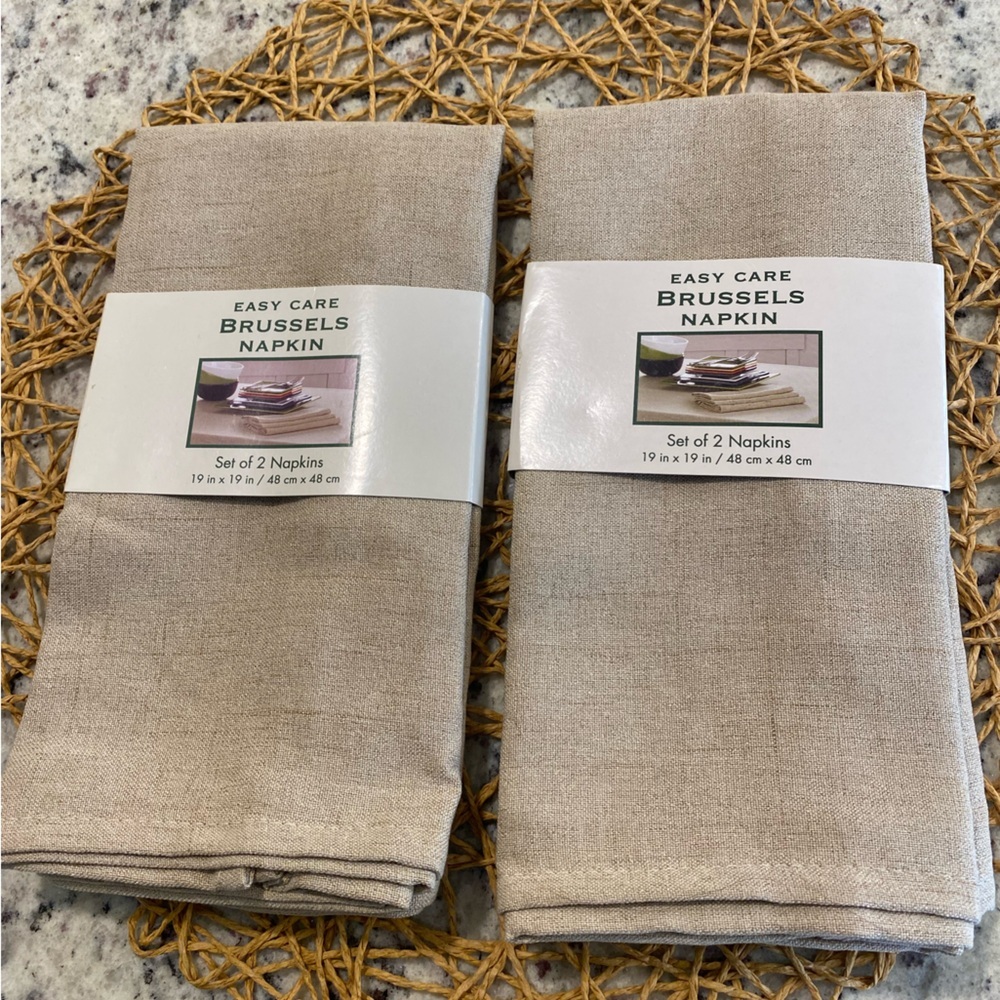 2 NEW SETS OF 4 EASY CARE BRUSSELS NAPKINS TAN 19” x 19”